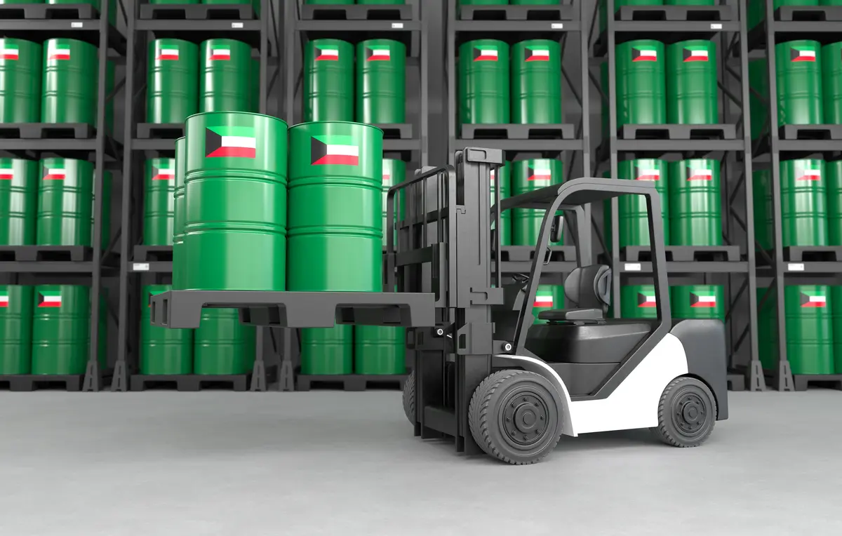forklift lifting a plastic pallet with 4 drum cans on the top