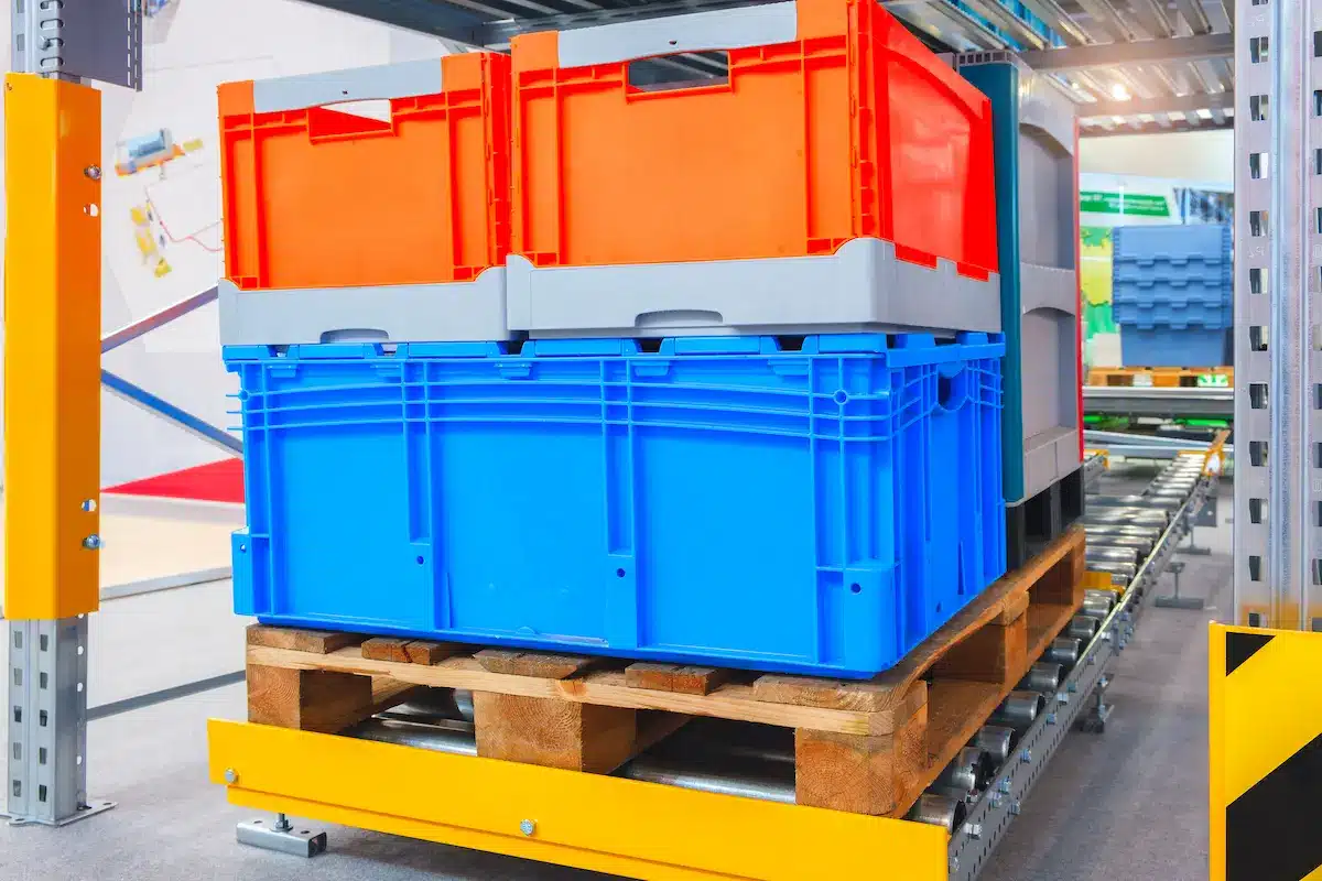 plastic-boxes-wooden-pallet-automated-conveyor-belt-modern-warehouse